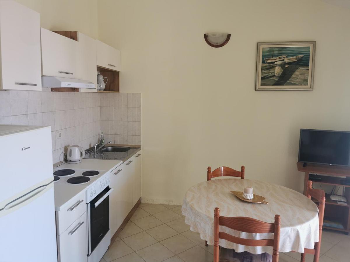 Apartments Dani Bol Luaran gambar
