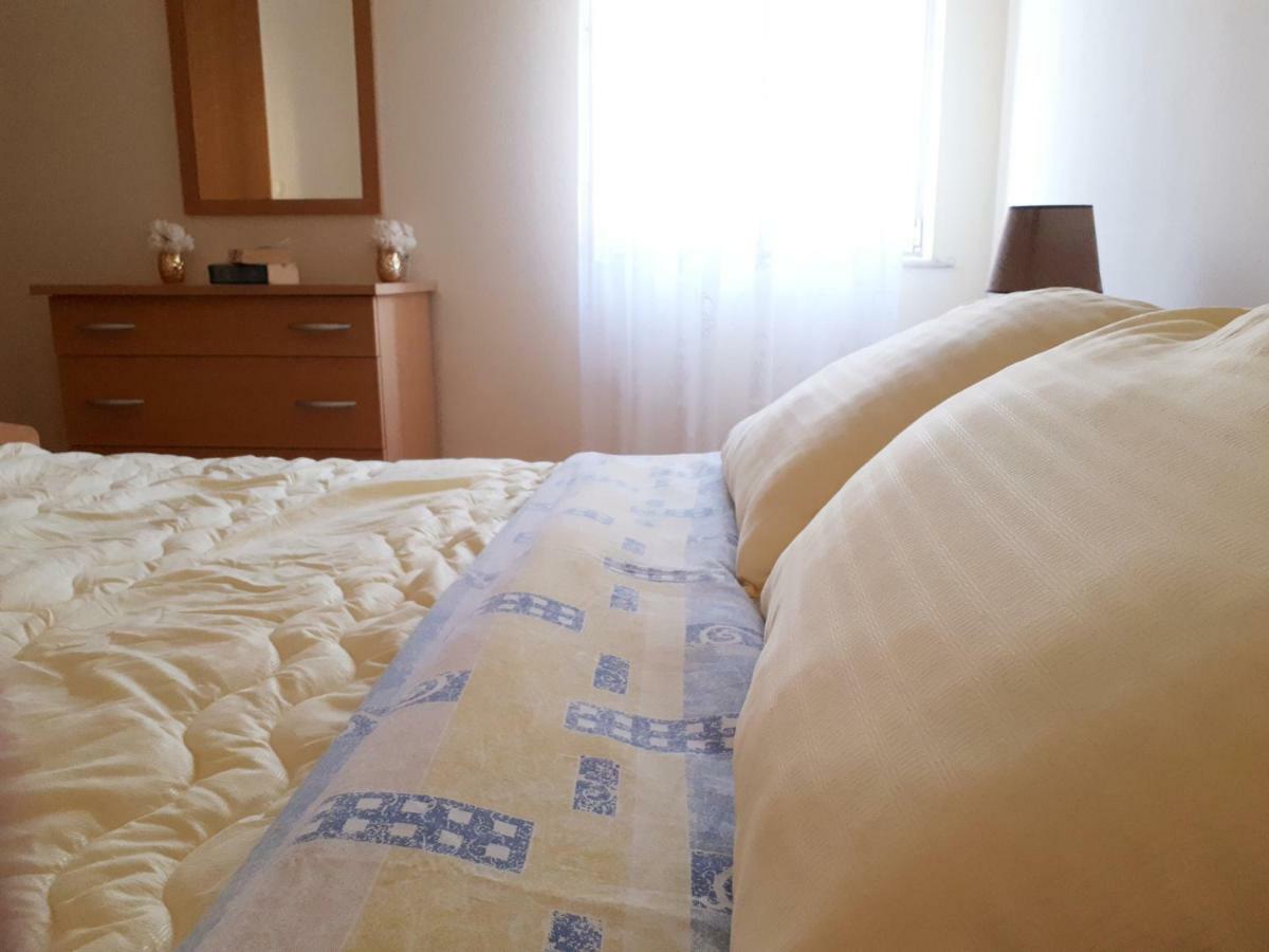 Apartments Dani Bol Luaran gambar