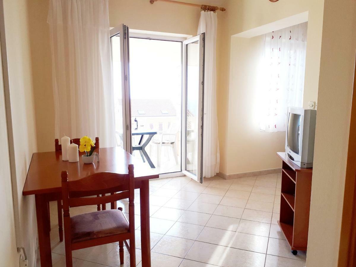 Apartments Dani Bol Luaran gambar