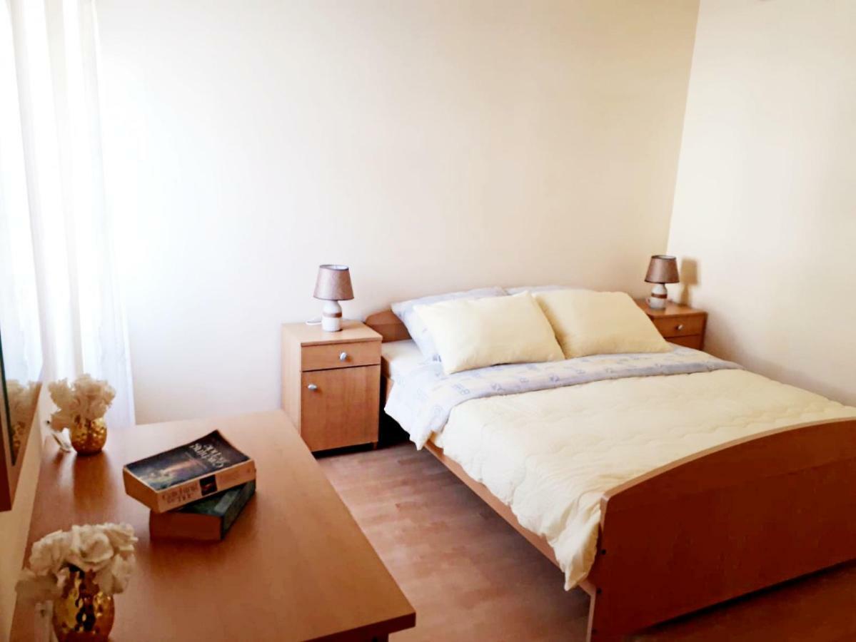 Apartments Dani Bol Luaran gambar