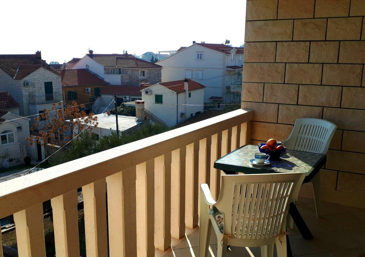 Apartments Dani Bol Luaran gambar