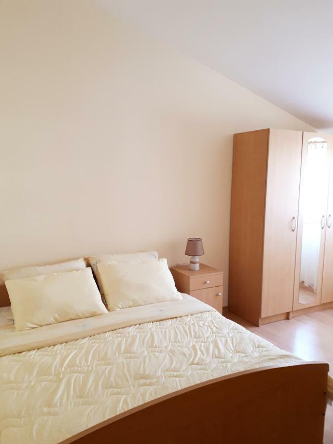 Apartments Dani Bol Luaran gambar