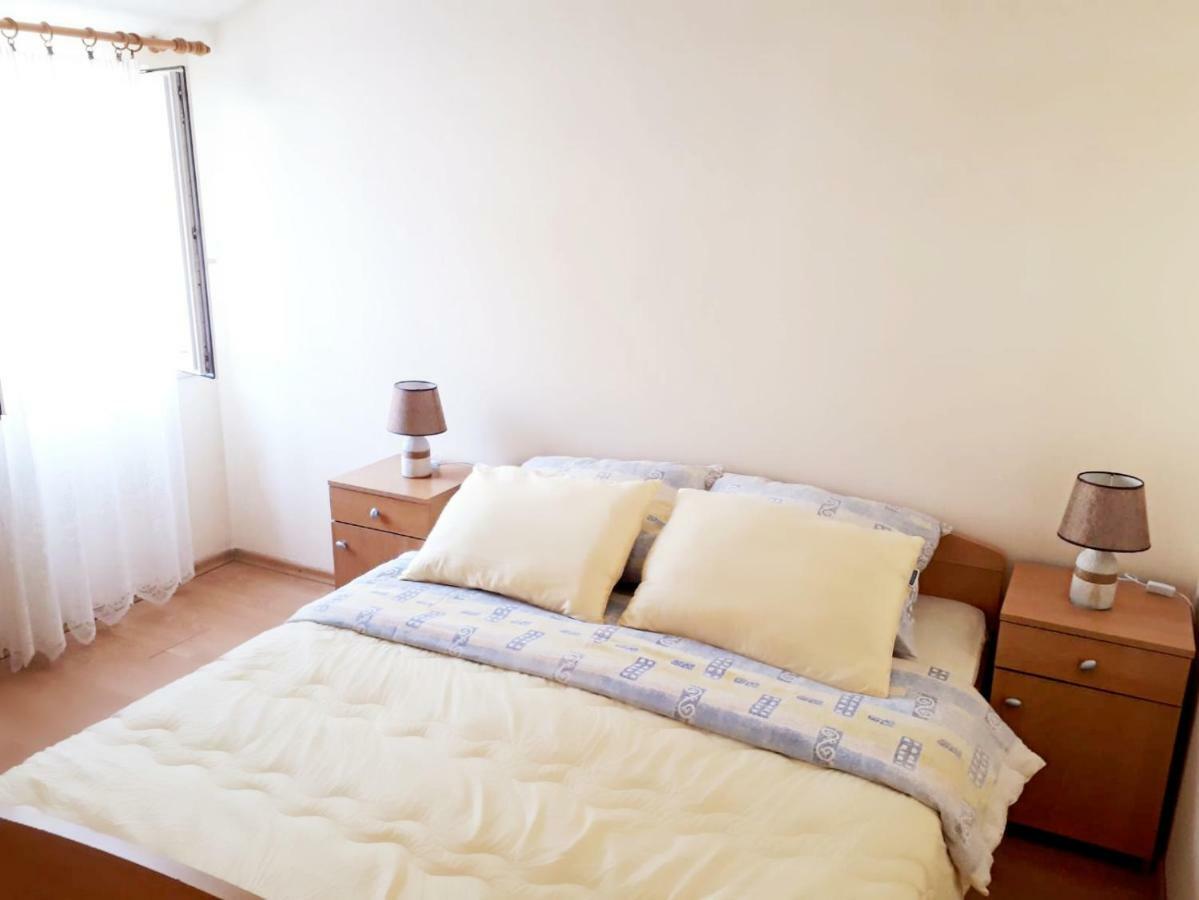Apartments Dani Bol Luaran gambar