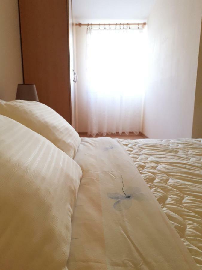 Apartments Dani Bol Luaran gambar